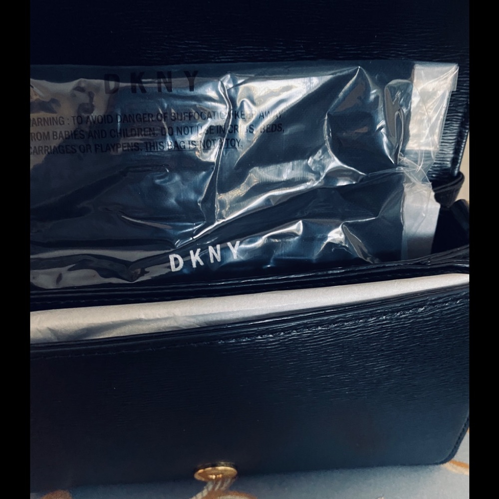 DKNY Paige Flip Floral Cross body - Picture 5 of 8
